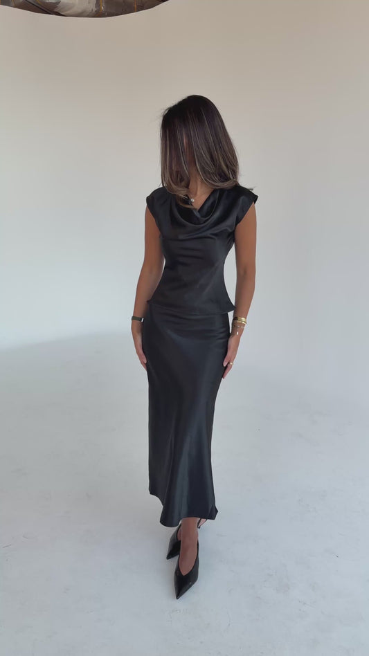 Silk Set In Black